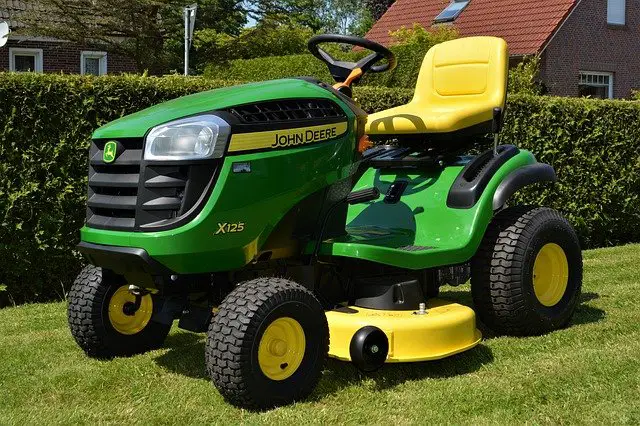 Which Way Do Mulching Blades Go on a Riding Mower?